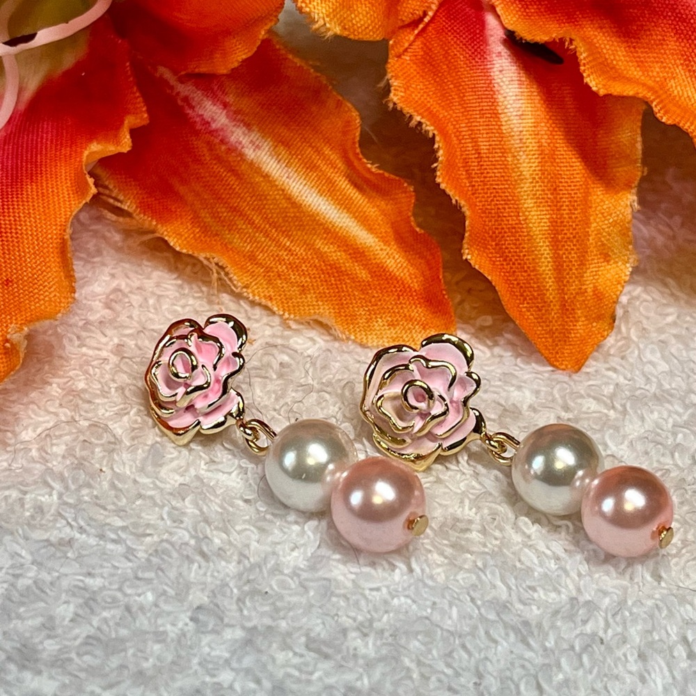 Pink Sea shell pearl earrings-you need to see these